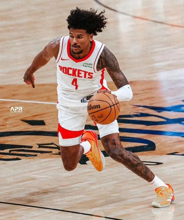 埃因霍温关键时刻豪取连胜；志在德国杯名次提升；管理层满意；赛季目标并未改变的简单介绍