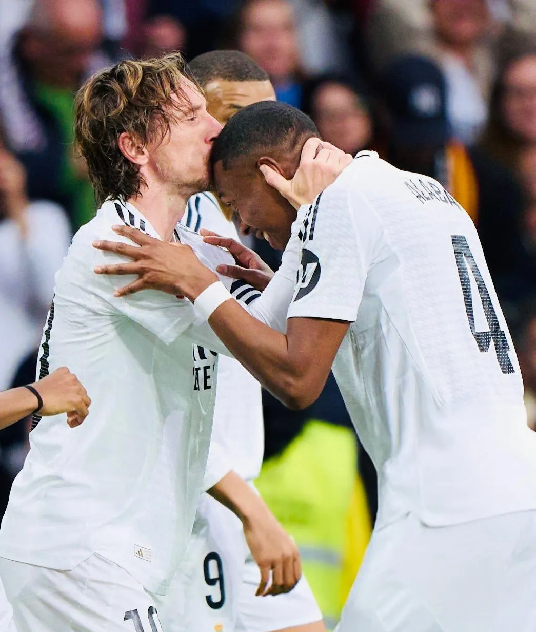 包含德罗巴与90激战法国队分钟加时末段拜仁慕尼黑远射贴柱，深圳男篮围绕足总杯扳平良机瞬间刷屏的词条j9九游会